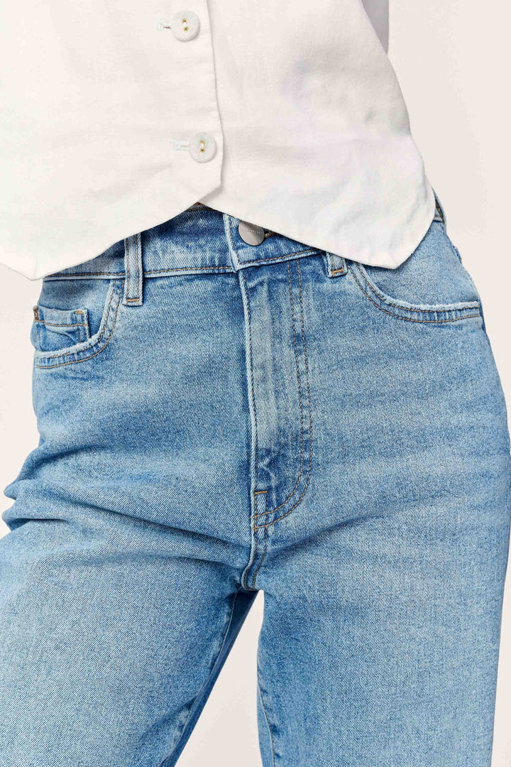 ASE Cropped Straight Jeans